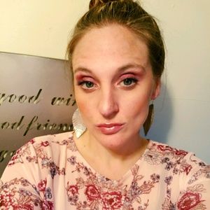 Meet your Posher, April